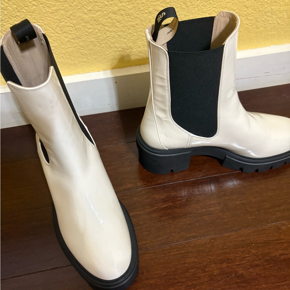 Stuart Weitzman Cream SoHo Bootie size 8.5 (never worn)